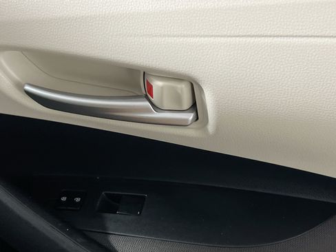 Used 2021 Toyota Corolla LE FWD image 30