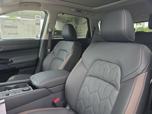 New 2026 Nissan Pathfinder Platinum w/ Cargo Package AWD/4WD image 26
