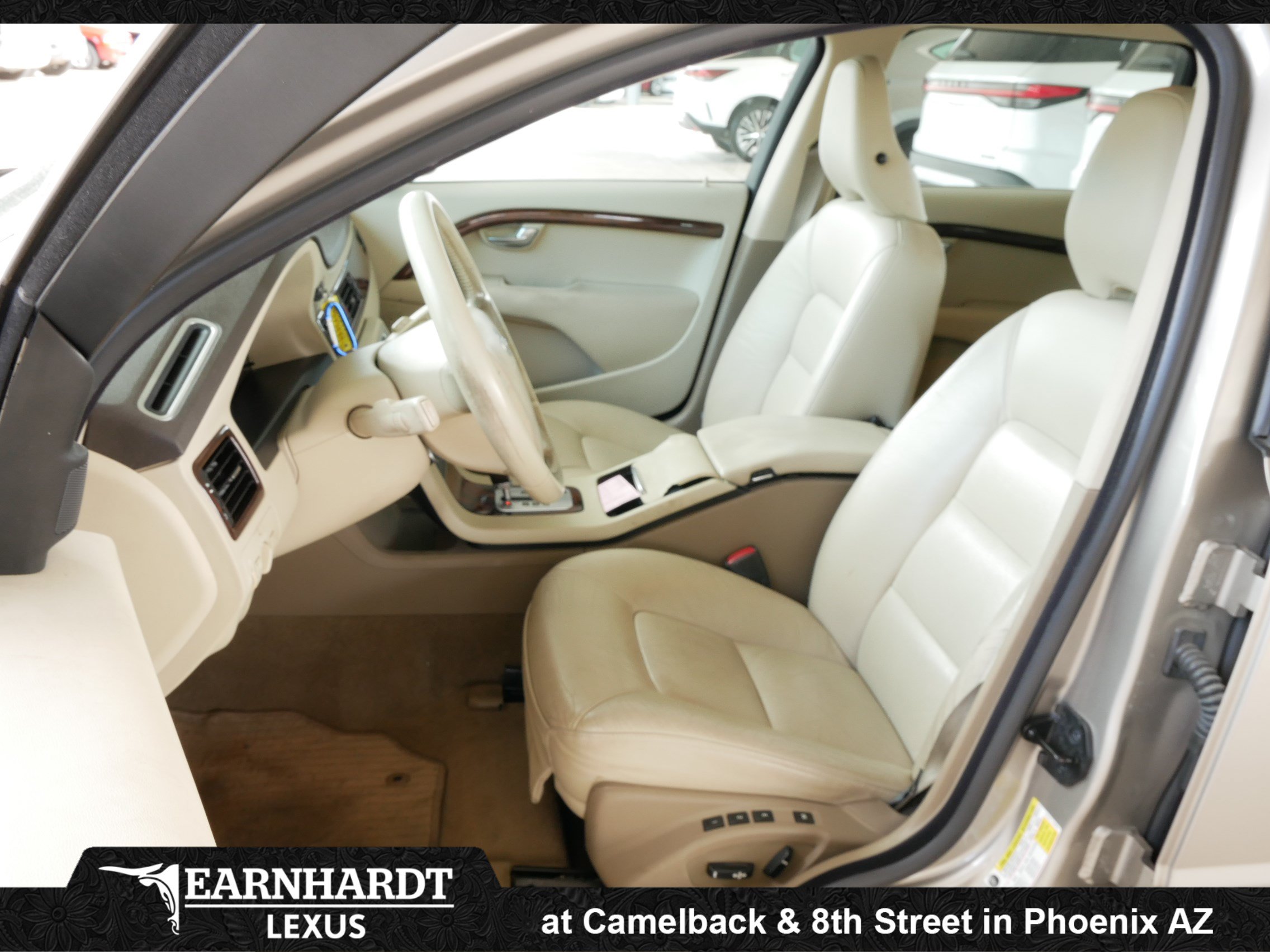 Used 2009 Volvo V70 FWD image 2