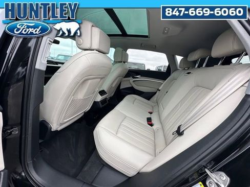 Used 2024 Audi Q8 e-tron Premium Plus w/ Premium Plus Package image 16