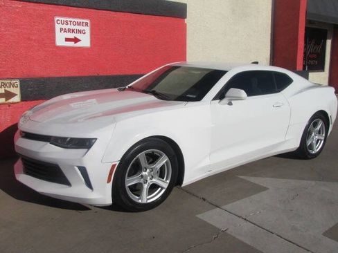 Used 2018 Chevrolet Camaro LT RWD image 6