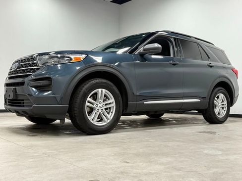 Used 2023 Ford Explorer XLT image 5