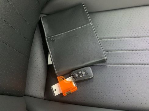 Used 2024 Volkswagen Tiguan SE R-Line image 47