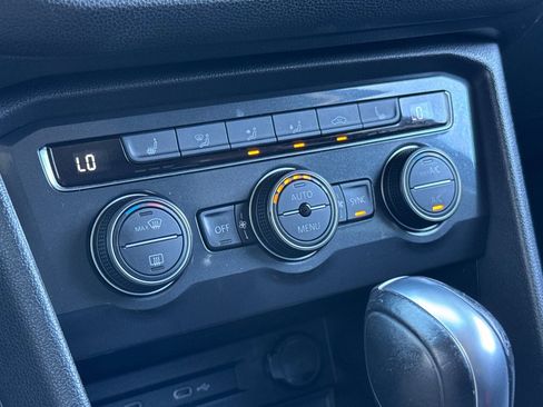 Used 2021 Volkswagen Tiguan SE image 21