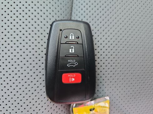 Used 2025 Toyota RAV4 Limited FWD image 37