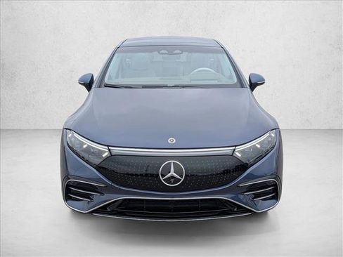 Used 2022 Mercedes-Benz EQS 580 4MATIC Sedan image 2