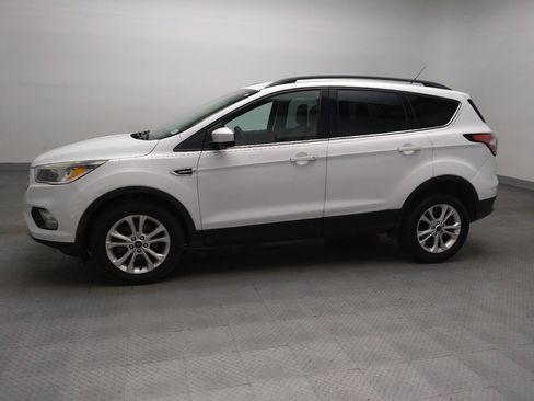 Used 2018 Ford Escape SE FWD image 2