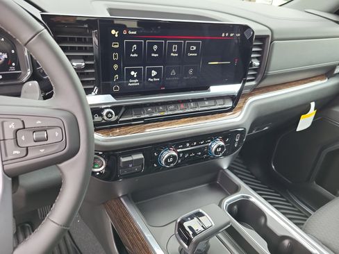 New 2025 GMC Sierra 1500 Elevation image 18