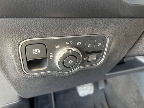 Used 2023 Mercedes-Benz GLB 250 4MATIC image 15