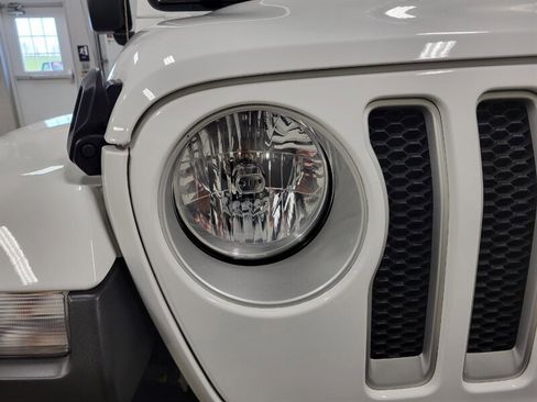 Used 2022 Jeep Wrangler Unlimited Sahara w/ Cold Weather Group AWD/4WD image 35