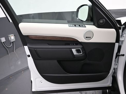 New 2025 Land Rover Discovery S AWD/4WD image 19