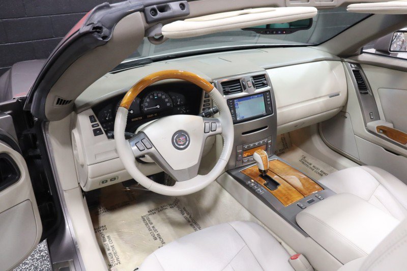 Used 2005 Cadillac XLR RWD image 37