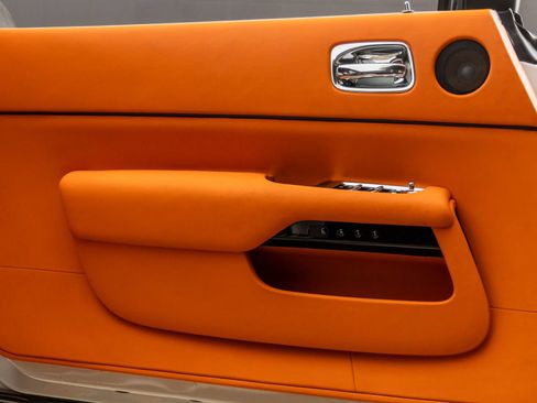 Used 2016 Rolls-Royce Dawn RWD image 25