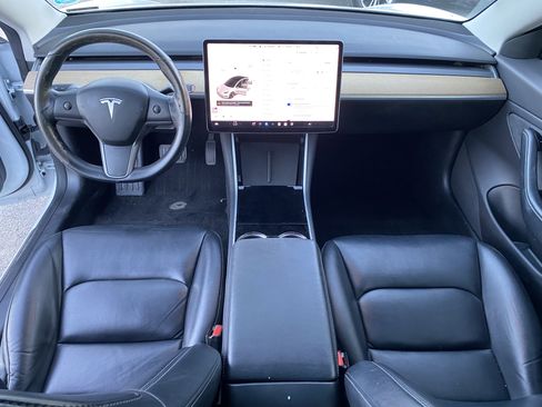 Used 2019 Tesla Model 3 Standard Range image 19