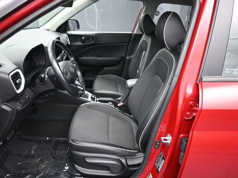 Certified 2023 Hyundai Venue Limited FWD image 18