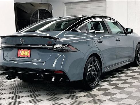 New 2026 Nissan Sentra SR w/ SR Premium Package FWD image 17