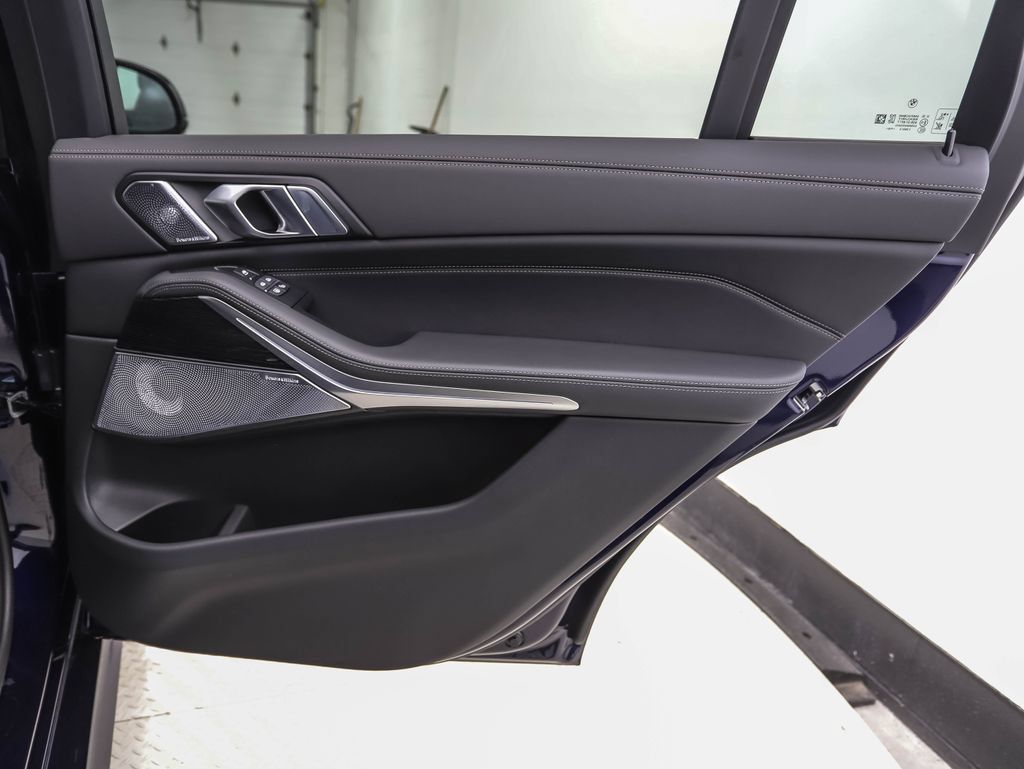 Used 2026 BMW X7 M60i AWD/4WD image 31