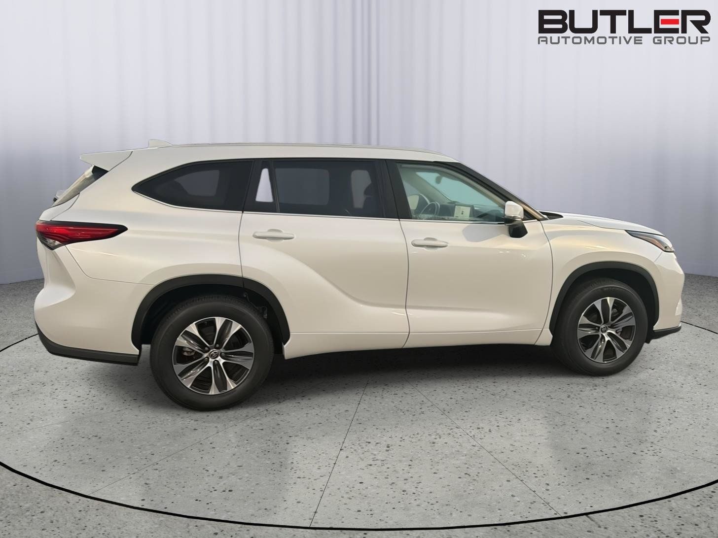 Used 2023 Toyota Highlander XLE FWD image 7