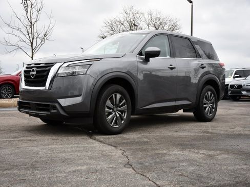 Used 2022 Nissan Pathfinder S image 3