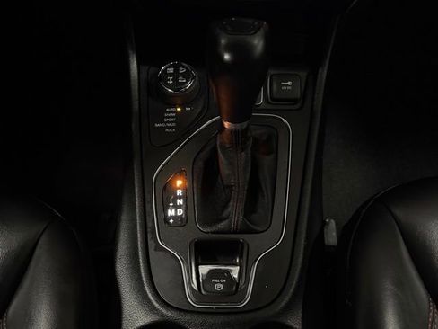 Used 2022 Jeep Cherokee Trailhawk w/ Comfort/Convenience Group image 31