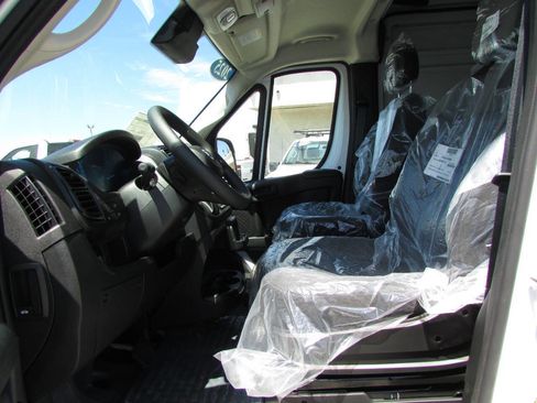 Used 2025 RAM ProMaster 2500 w/ Convenience Group image 12