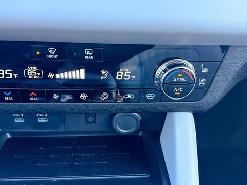 New 2025 Mitsubishi Outlander AWD image 36