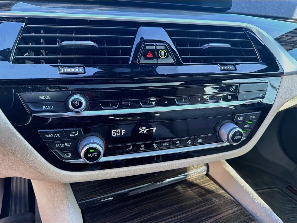 Used 2020 BMW 540i w/ Premium Package RWD image 21