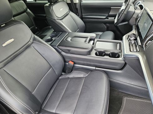 Used 2025 Ford Expedition Platinum AWD/4WD image 14