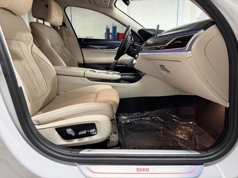 Used 2018 BMW 750i xDrive AWD/4WD image 52