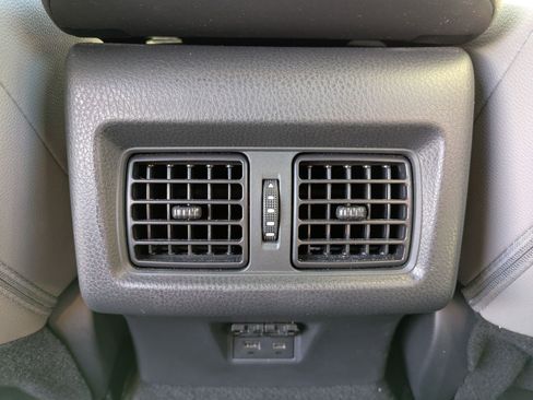 Used 2025 Toyota Camry SE AWD/4WD image 28