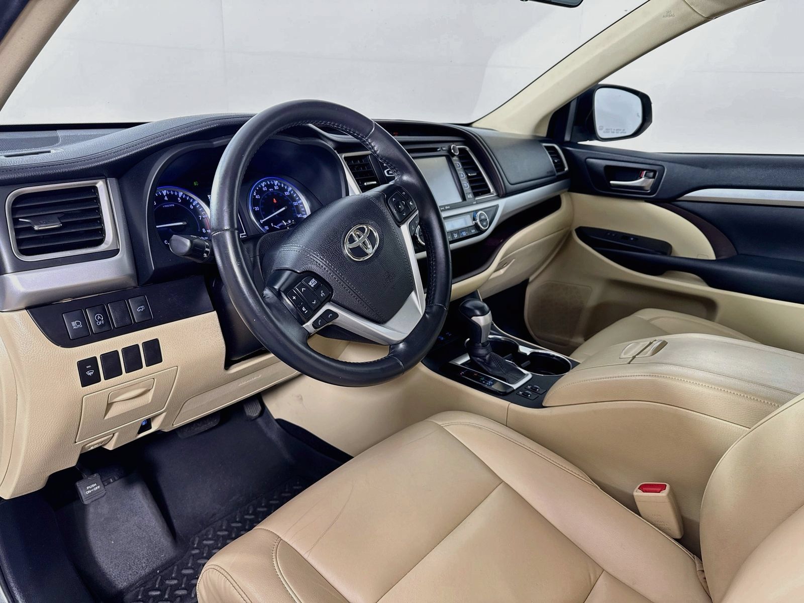 Used 2019 Toyota Highlander XLE AWD/4WD image 9