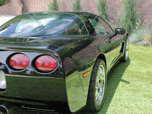 Used 1999 Chevrolet Corvette Coupe w/ Roof Pkg RWD image 24