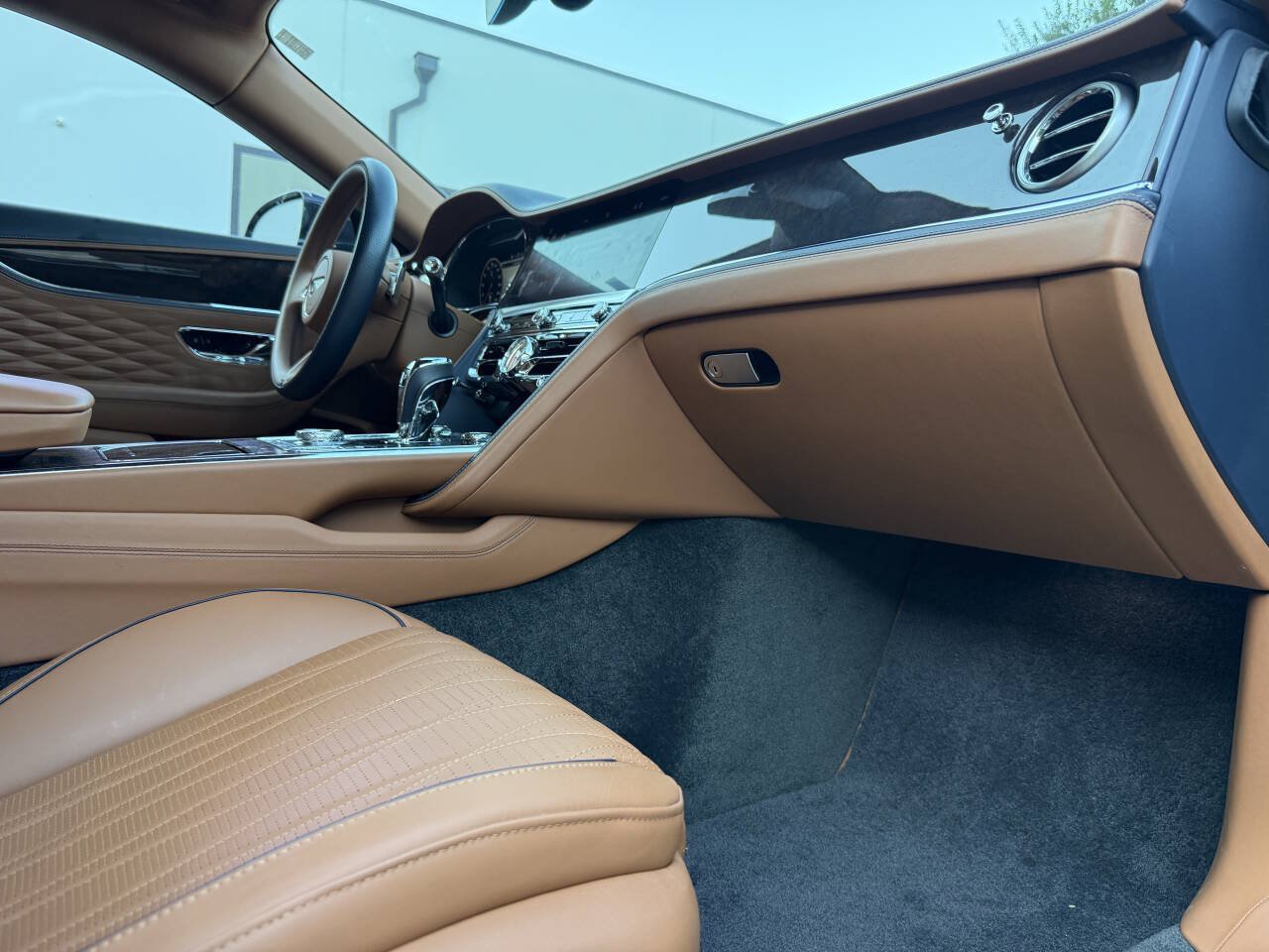 Used 2022 Bentley Flying Spur V8 AWD/4WD image 34