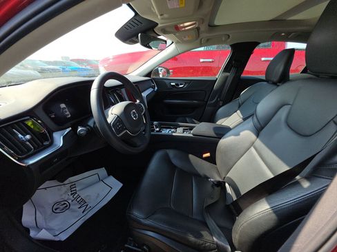 Used 2023 Volvo S60 B5 Core image 11
