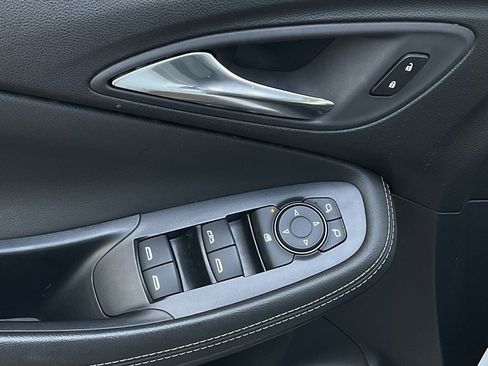 Used 2025 Buick Encore GX Preferred image 13