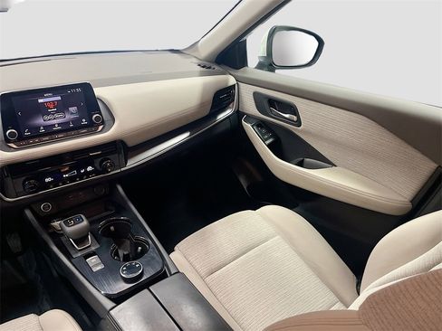 Used 2021 Nissan Rogue SV image 21