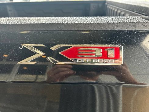 Used 2023 GMC Sierra 1500 SLT w/ SLT Premium Plus Package AWD/4WD image 32