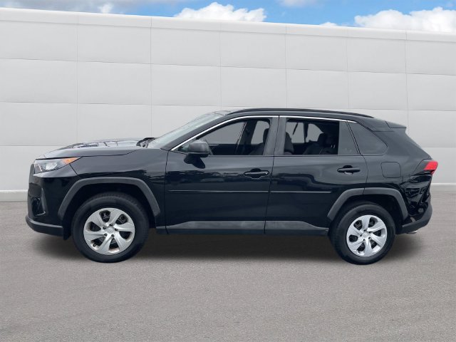 Used 2021 Toyota RAV4 LE AWD/4WD image 2
