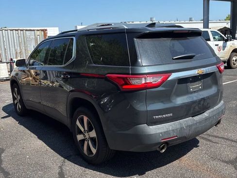 Used 2018 Chevrolet Traverse LT FWD image 3