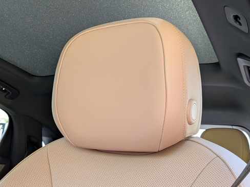 Certified 2025 Porsche Cayenne Coupe AWD/4WD image 6