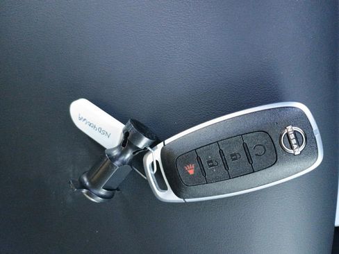 New 2025 Nissan Armada SV image 30