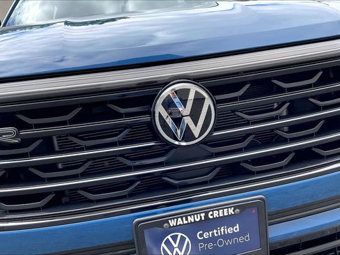 Certified 2025 Volkswagen Atlas Cross Sport SEL R-Line AWD/4WD image 30
