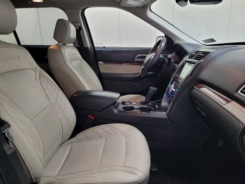 Used 2017 Ford Explorer Platinum image 21