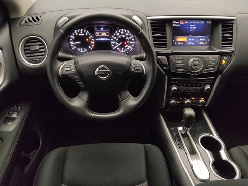 Used 2017 Nissan Pathfinder SV FWD image 22