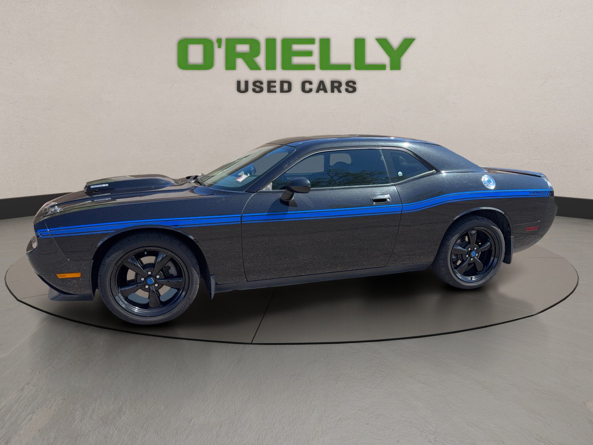 Used 2010 Dodge Challenger R/T w/ Mopar 10 Pkg RWD image 2