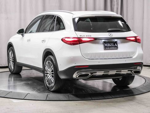 Certified 2026 Mercedes-Benz GLC 300 image 2