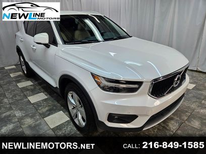 Used 2022 Volvo XC40 T5 Momentum