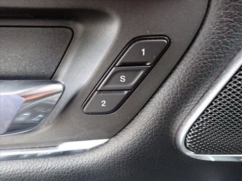 Used 2019 RAM 1500 Laramie AWD/4WD image 14