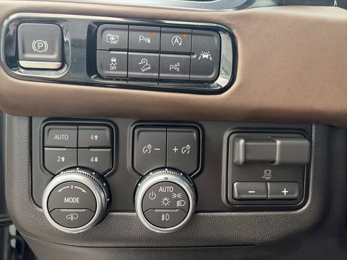 Used 2026 GMC Yukon Denali Ultimate AWD/4WD image 14