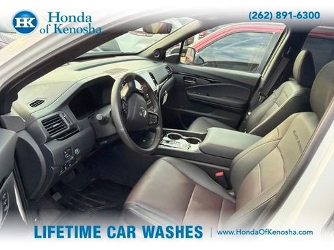 Certified 2025 Honda Ridgeline Black Edition image 6
